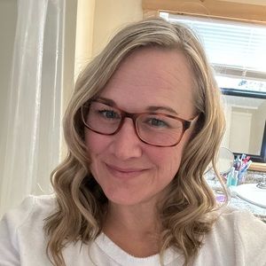 Meet your Posher, Hilary